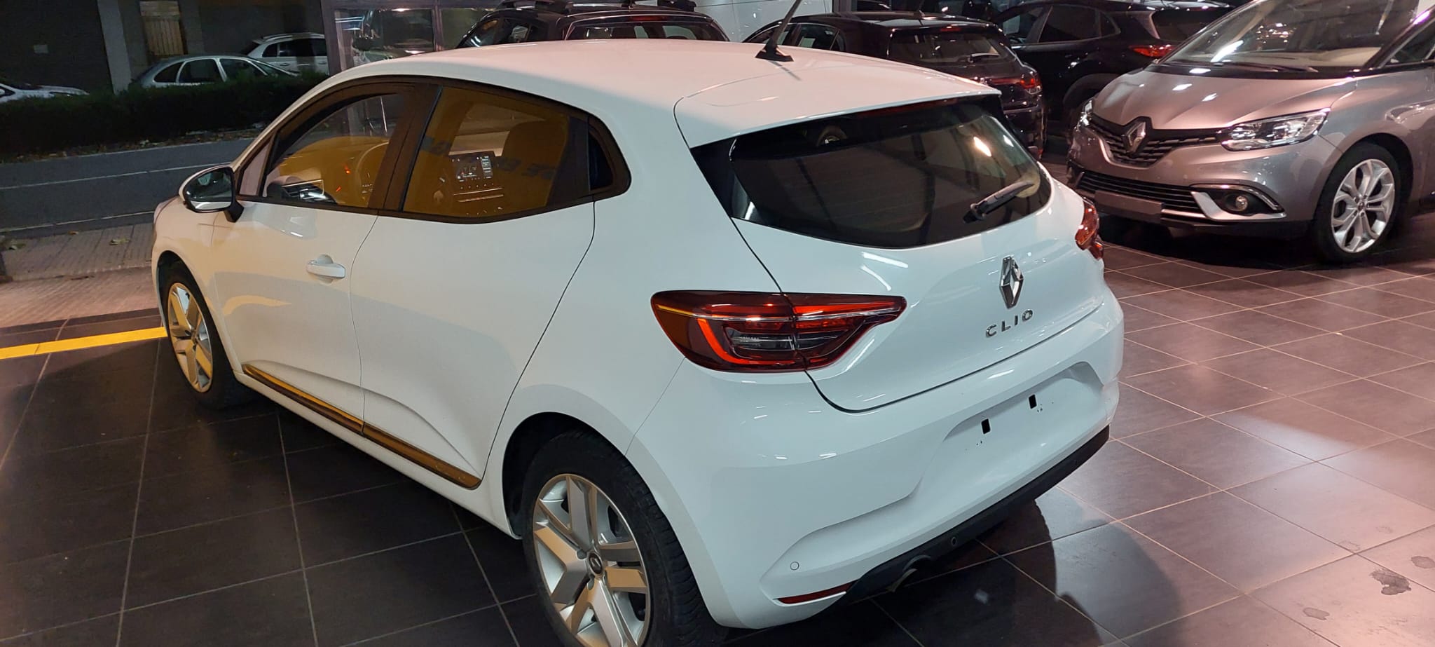 Renault Clio 1.5 dci 100cv foto 8